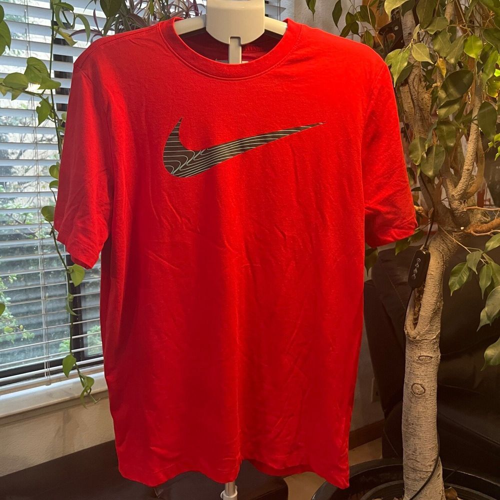 Nike Men's Dri-FIT Fitness T-Shirt The Nike Tee Red Size L Large FJ2464-657 - Picture 1 of 5